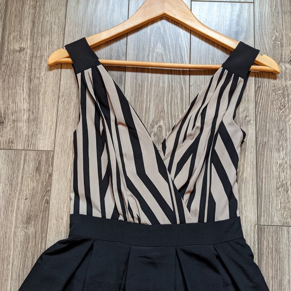 (SOLD) A/X - Surplice Tiered Dress - Petite 0 - Picture 3 of 8